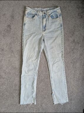 Zara Light Wash Jeans Raw Hem Slit Straight Leg High Rise Size 4 Denim Frayed